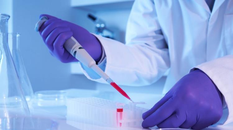 Проф. Саймон: на 80 процентов. люди, болезнь, вызванная коронавирусом, подобна простуде