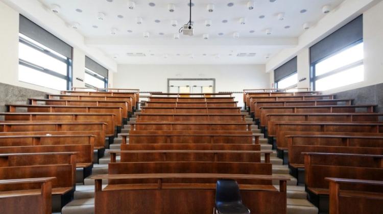 Краков/ Еще больше университетов объявляют необычный режим работы