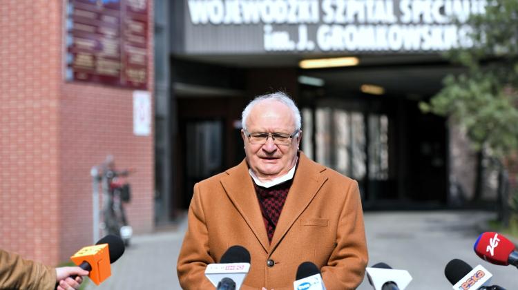 Проф. Саймон: есть несколько моделей развития эпидемии в Польше