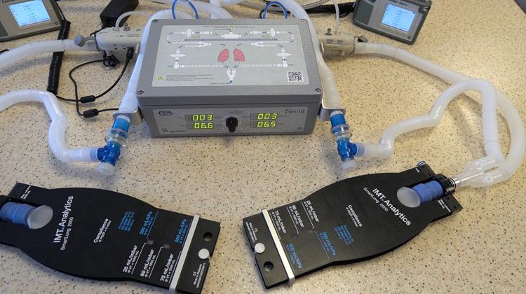 Первая партия аппаратов для вентиляции двух пациентов одним аппаратом ИВЛ отправлена ​​на испытания