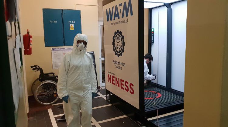 Дезинфекционные ворота Силезского технического университета уже работают в больнице № 1 в Бытоме