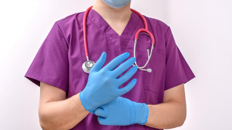 Эксперты: профилактика молочных желез и яичек очень важна, давайте проверимся