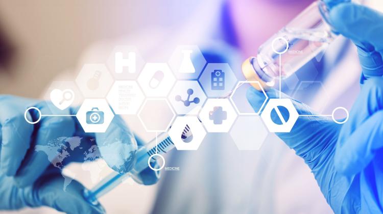 Эксперты: вакцинация взрослых так же важна, как и вакцинация детей