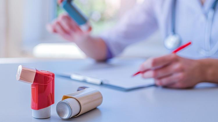 Эксперты: лечение тяжелой астмы может занять до 50%. все расходы на лечение астмы